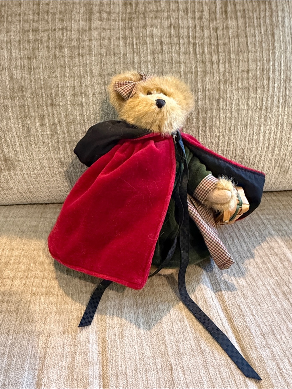 Boyd’s bear Bailey little red riding Hood collectable 9”